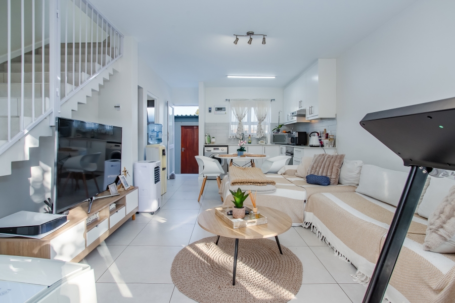 2 Bedroom Property for Sale in Honeydew Country Estate Western Cape